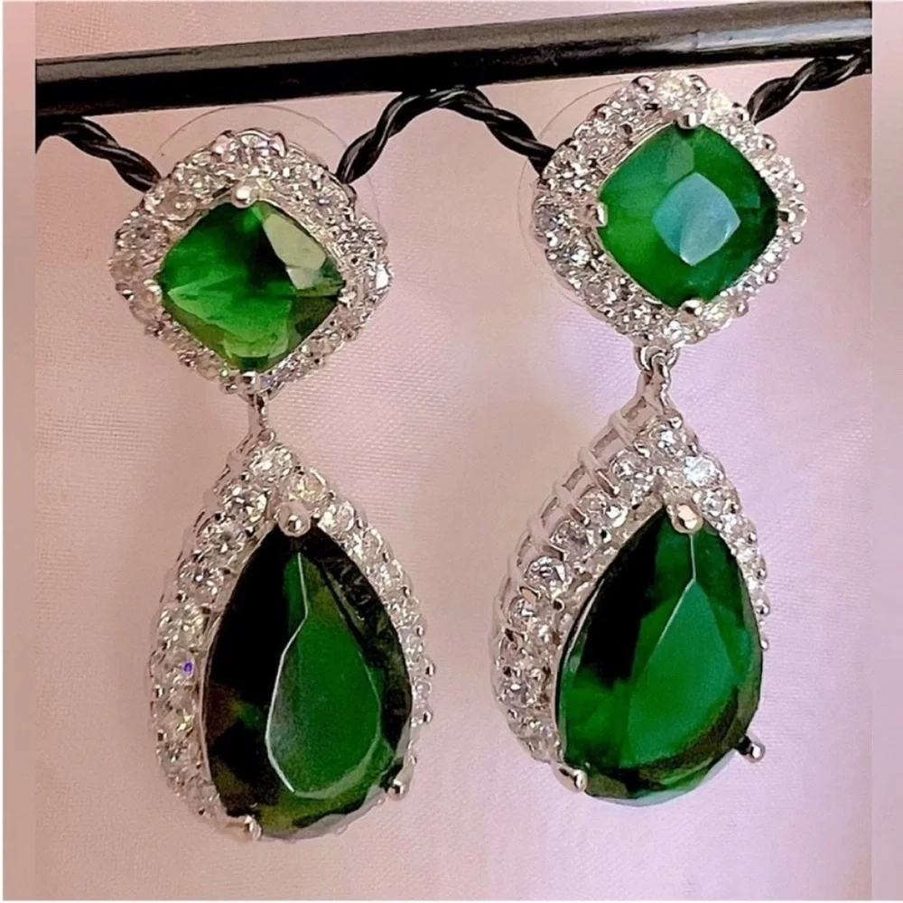Emerald Green and Silver Teardrop Earrings